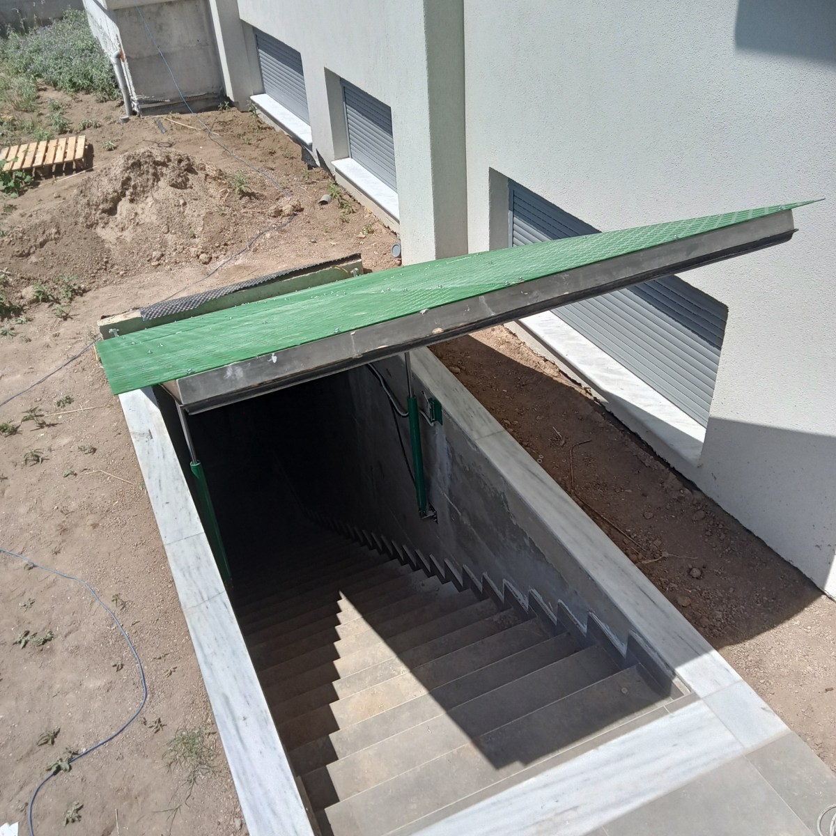 Ανοξείδωτη καταπακτή