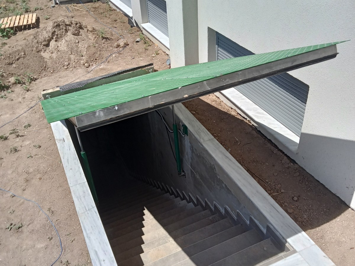 Ανοξείδωτη καταπακτή